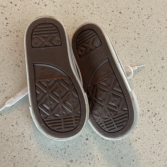 Toddler Converse Size 6 - Picture 2 of 4